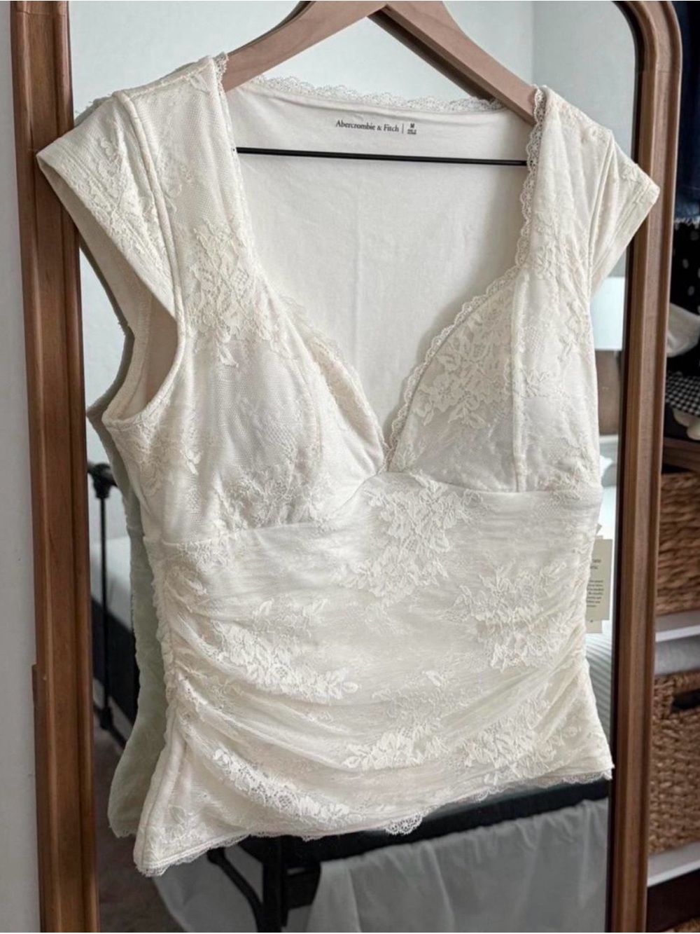 abercrombie and fitch brand new womens bra free zoe lace cream/white top size M